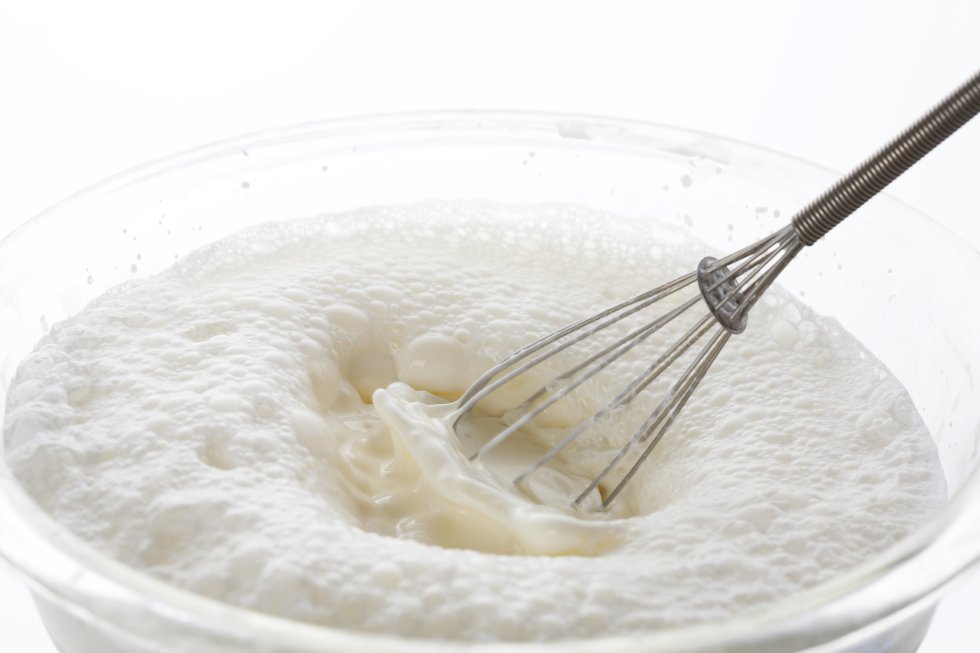  Es un mito sin fundamento alguno y la comunidad científica no alberga dudas al respecto. Se pueden consultar diversos estudios que lo han analizado, como  este de 1990 . Pilar Orozco López, médica de familia, afirma en un artículo publicado en Actualización en Medicina de Familia, publicación de la Sociedad Española de Medicina de Familia y Comunitaria: "La creencia de que la leche produce mocos está arraigada en un determinado sector de la población. Las personas que creen que la leche aumenta la mucosidad manifiestan tener más sintomatología respiratoria que las que no lo creen, pero no se ha podido demostrar un aumento real de la mucosidad.  Existe evidencia de que la leche no aumenta la mucosidad en personas sanas ni altera las pruebas funcionales respiratorias  en asmáticos". 