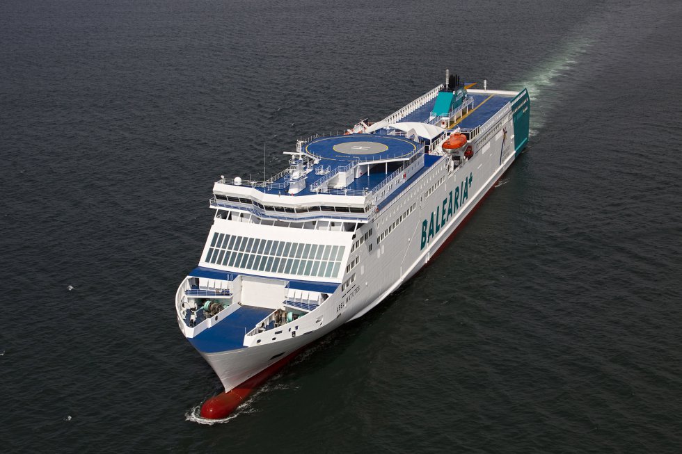   Los expertos coinciden en que el gas puede ayudar a reducir la huella de carbono en la generación de electricidad y en el transporte como alternativa a la gasolina y el gasoil: contamina menos y es más barato. Los camiones, autobuses y turismos propulsados por gas, ya sea natural o producido a partir de desechos, son cada vez más habituales en las carreteras. Incluso en el mar. El primer ferry de pasajeros en España propulsado por un motor auxiliar de gas natural (en la imagen), cubre la ruta Barcelona-Mallorca desde 2017.     Esta noticia patrocinada por Gas Natural Fenosa ha sido elaborada por un colaborador de EL PAÍS.  