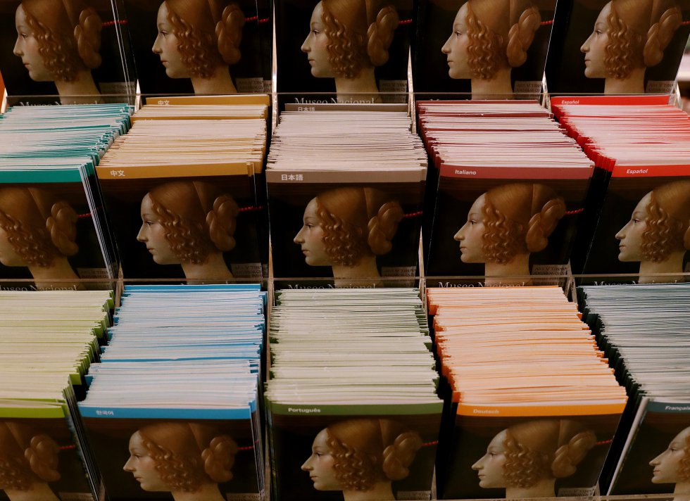 Folletos del museo producidos por el departamento de publicaciones.