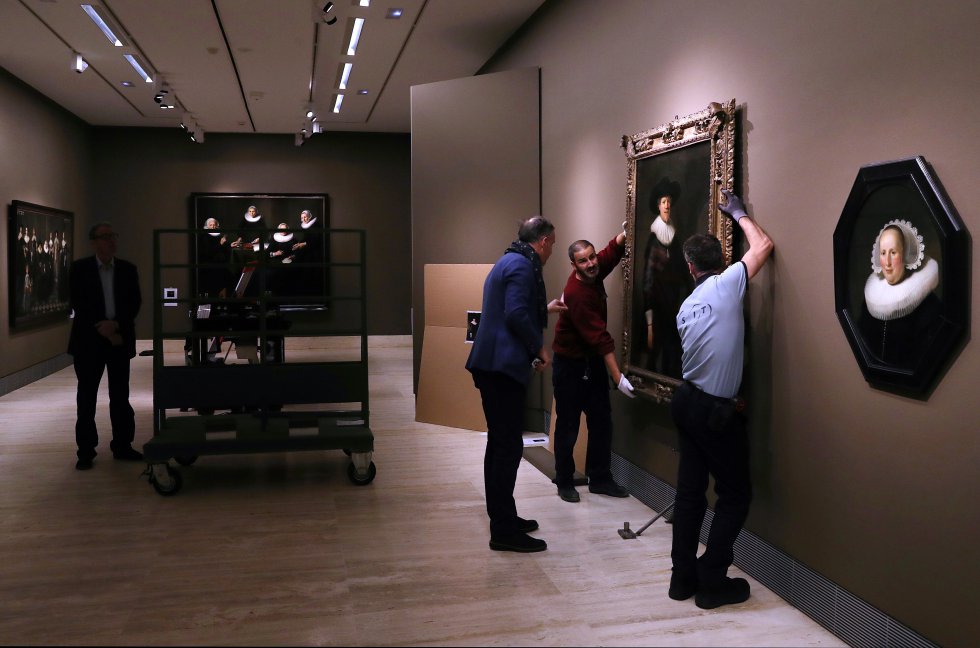 Montaje de la exposición temporal de Rembrandt.