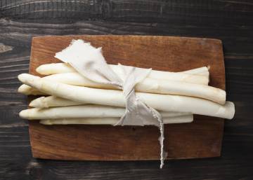 Si el espárrago blanco tiene vetas moradas no lo tire