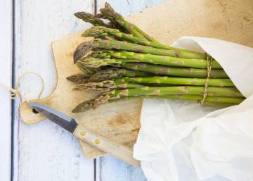 Así funciona la reacción química que apesta la orina al comer espárragos verdes