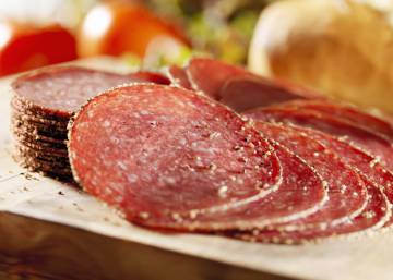 Salami: así se diferencia el hermano italiano del salchichón