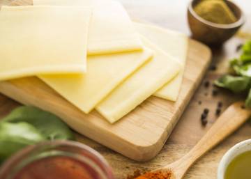 No es lo mismo queso fundido que para fundir: estás son las diferencias que marca la ley