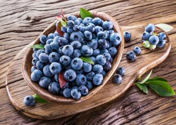 Cuatro alimentos con los que combinar los arándanos para endulzarlos sin azúcar