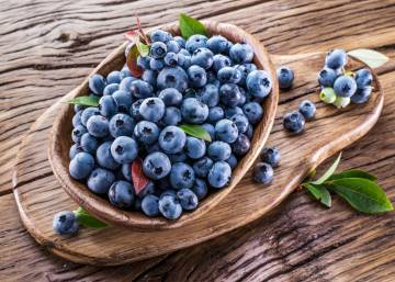 Cuatro alimentos con los que combinar los arándanos para endulzarlos sin azúcar