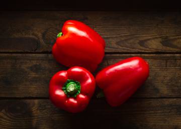 El truco para quitar la piel de los pimientos rojos con mayor facilidad