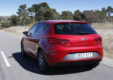 Cómo ahorrar hasta 1.500 euros al año con tu coche híbrido de gas