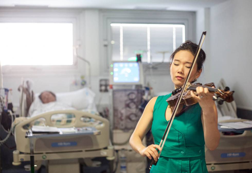 También hasta el Severo Ochoa de Leganés (Madrid) acude la violinista Maureen Choi como parte del equipo.