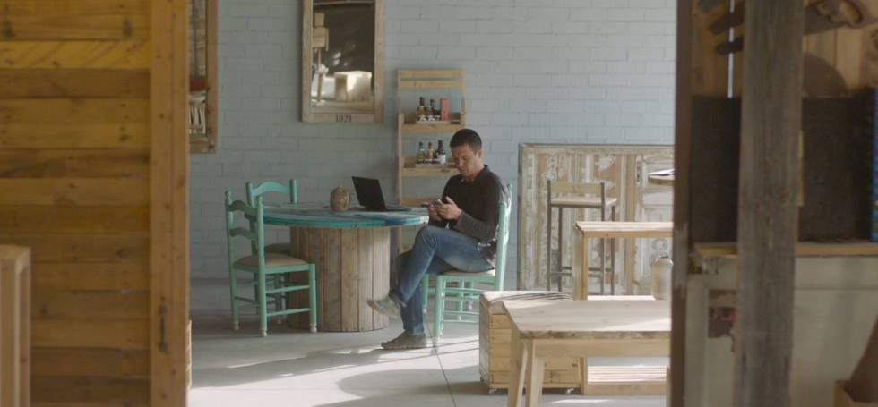 Jordi en la tienda de L’estoc.