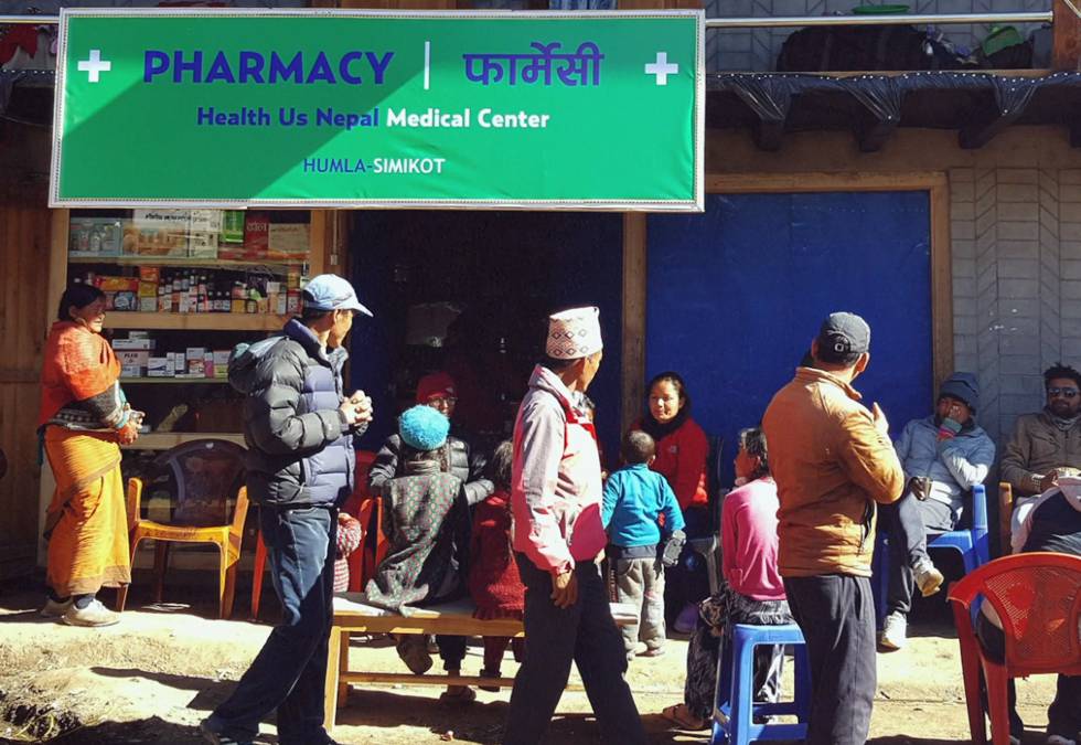 Farmacia de Health Us Nepal en Simikot.