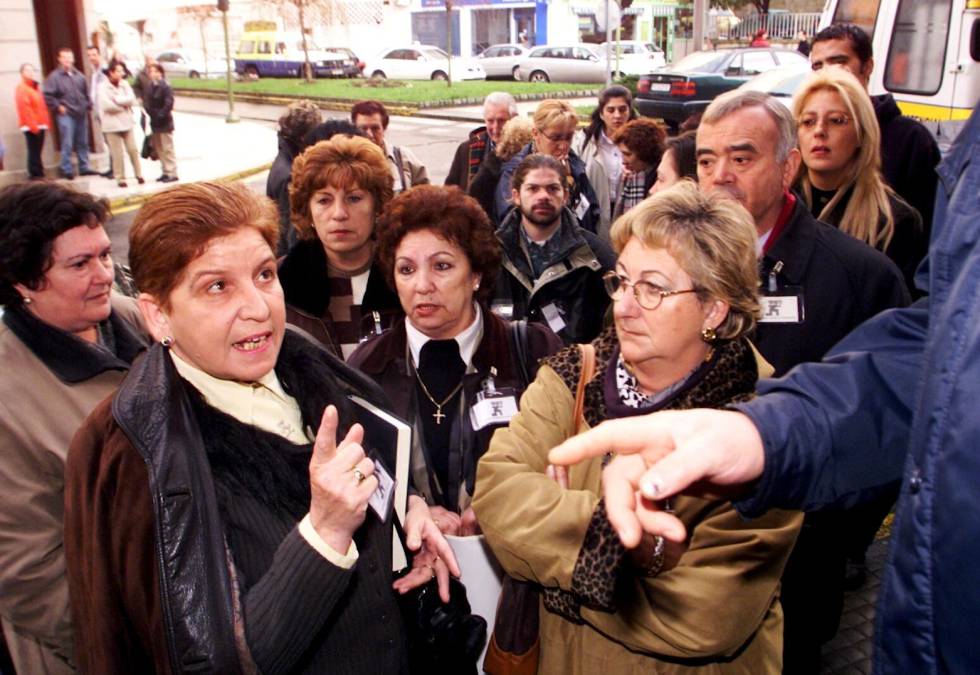 Carmen (con el dedo levantado) y sus compañeras en el Pazo Baión, en Vilanova de Arousa (Pontevedra).