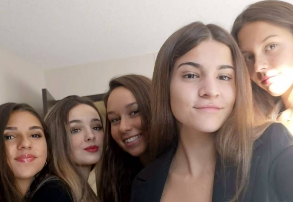 De izquierda a derecha, Sandra Caamaño, Nuria Villoria, Paula Fernández, Lucía Adrián y Lucía Fernández.