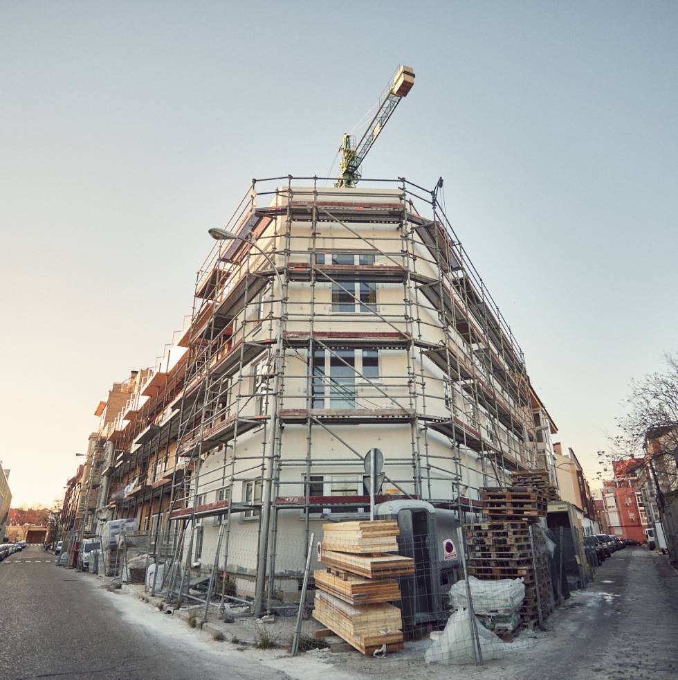 Bloque de viviendas en la calle González Feito, en el madrileño barrio de Usera.