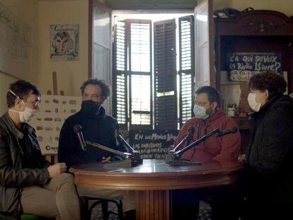 Marcos, Martín, Nedime y Tania. Miembros de Radio Nikosia.