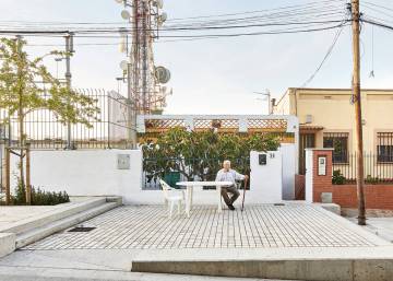 La calle de Barcelona diseñada para practicar el noble arte de sentarse a la fresca (y con las mejores vistas)