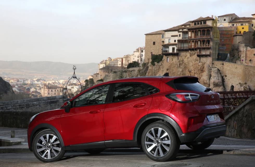 Vista del Ford Puma con las Casas Colgadas de Cuenca al fondo.