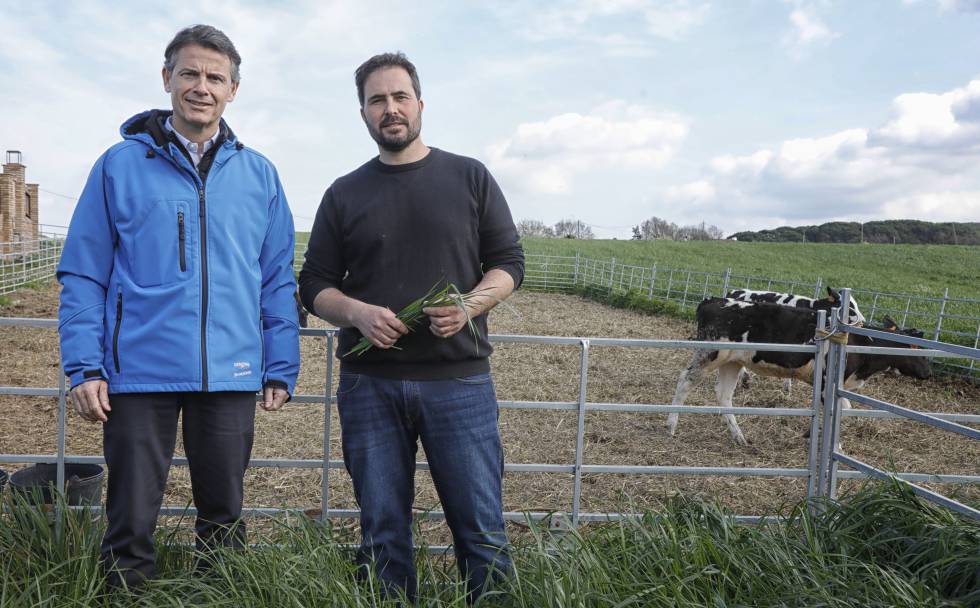 Antoni Bandrés, Director de Gestión de Leche de Danone, con a Josep Mª Ruiz, dueño de Can Ribas.
