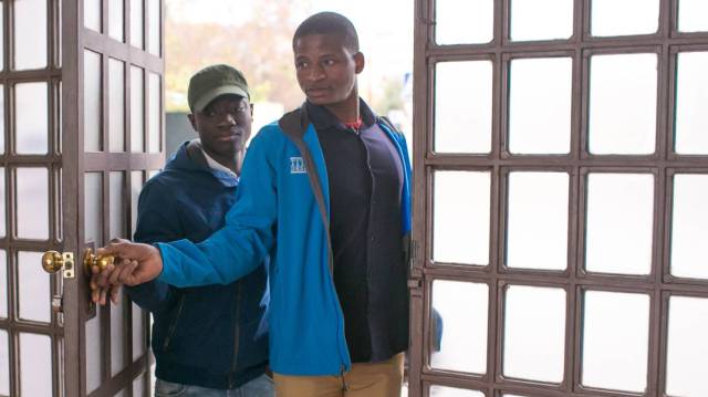 Malick y Mamourou, en el centro de menores de Manuel de Falla, en Jerez.