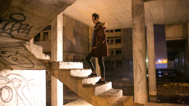 Modu tiene 19 años y lleva 6 meses durmiendo en una obra abandonada.