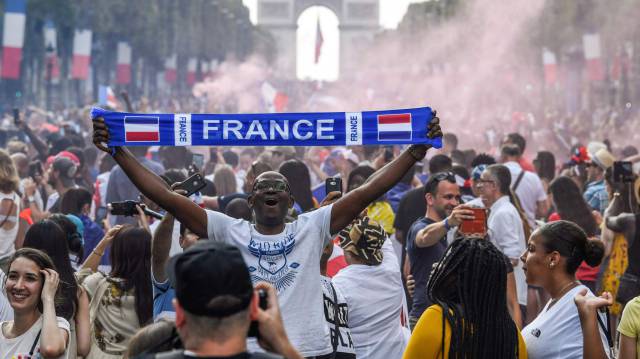 De la ‘banlieue’ a la Torre Eiffel