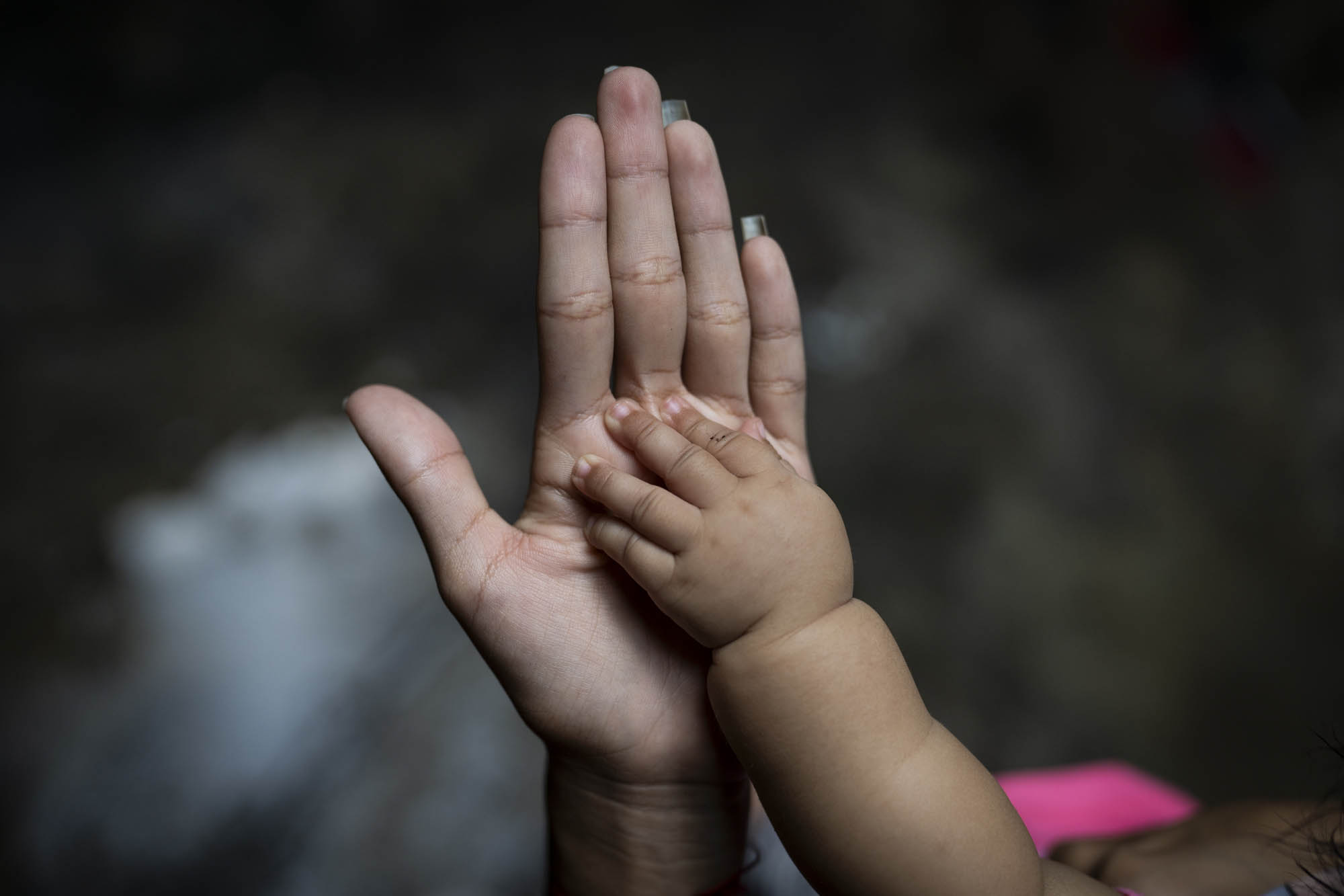 Niñas teniendo niñas: el embarazo adolescente secuestra la infancia | EL  PAÍS