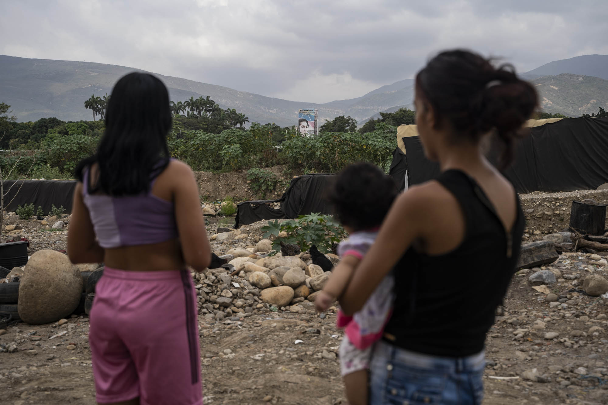 El embarazo adolescente secuestra la infancia - Colombia