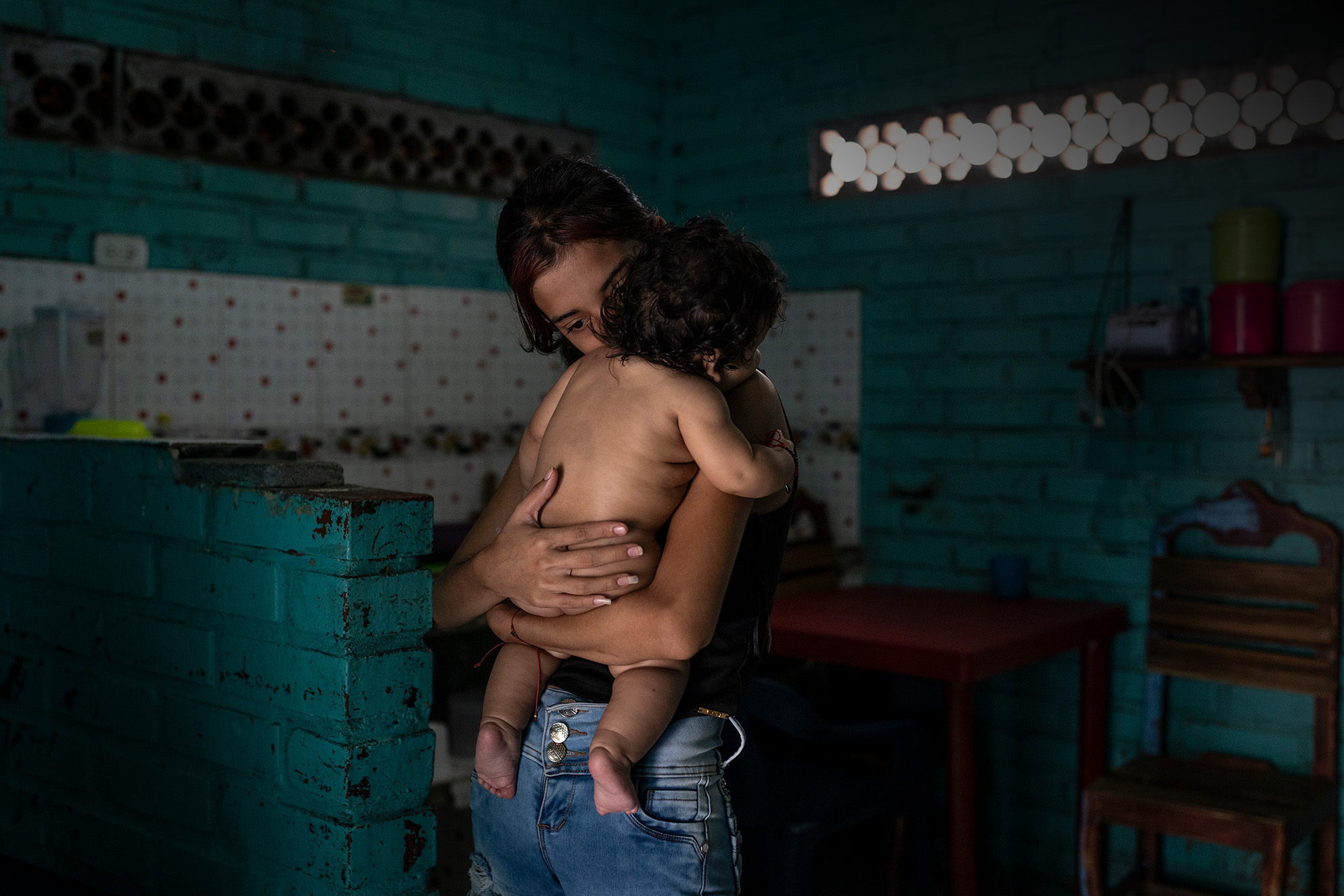 El embarazo adolescente secuestra la infancia - Colombia"