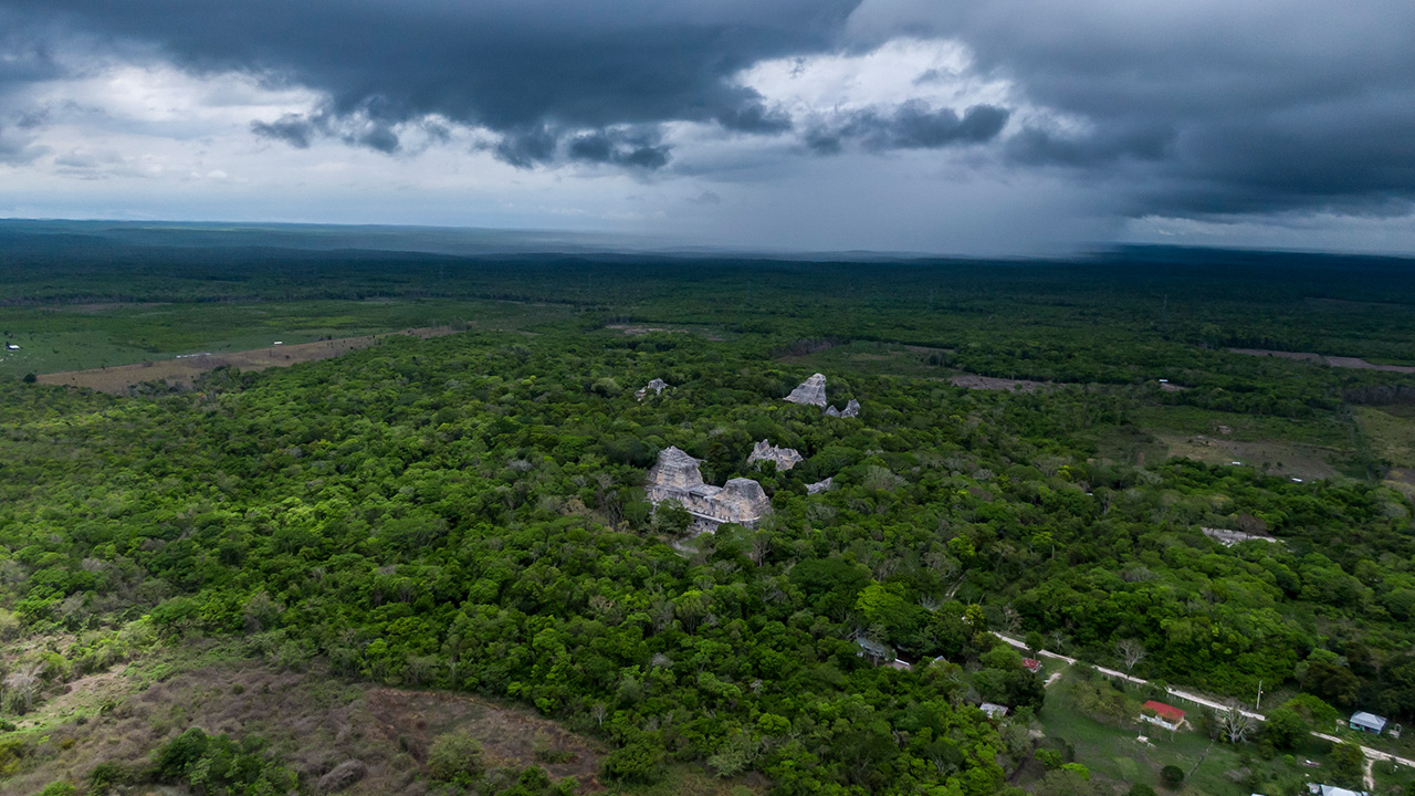 Resultado de imagen para zona arqueológica maya entre la selva atardecer tren maya