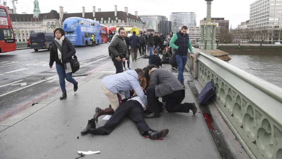 Dos muertos después de que un hombre apuñalara a varias personas en el atentado del Puente de Londres 1490262838_343481_1490284826_noticia_fotograma