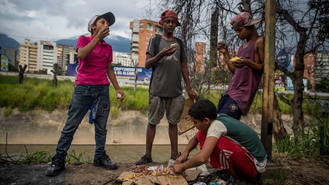 Casi mil menores deambulan por Caracas