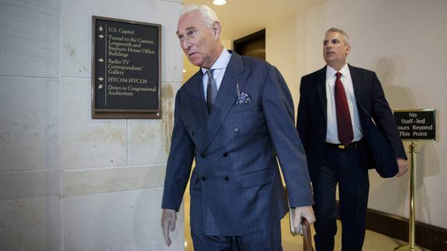 El fiscal de la trama rusa acusa de siete delitos a Roger Stone, excolaborador de Trump