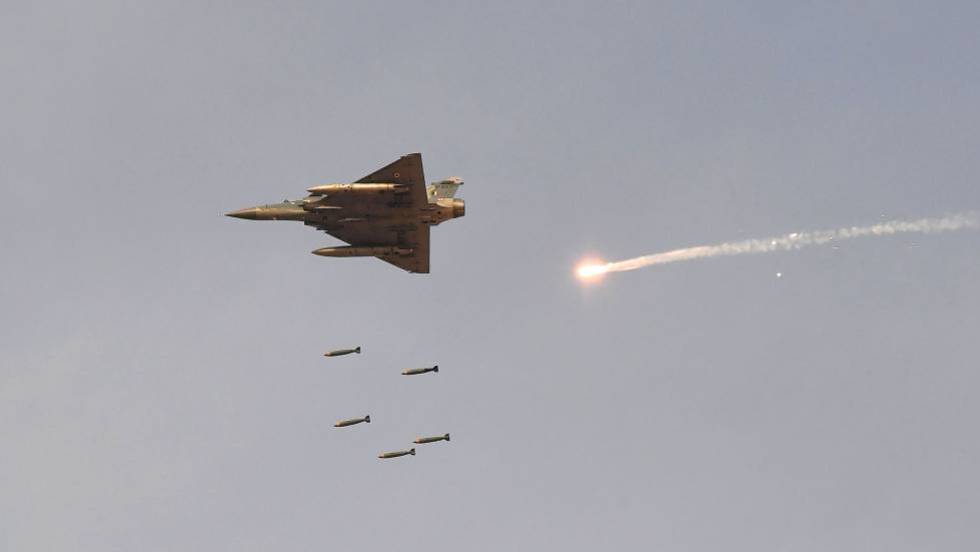 India bombardea territorio paquistaní en respuesta por el atentado que mató  a 44 militares hace dos semanas | Internacional | EL PAÍS