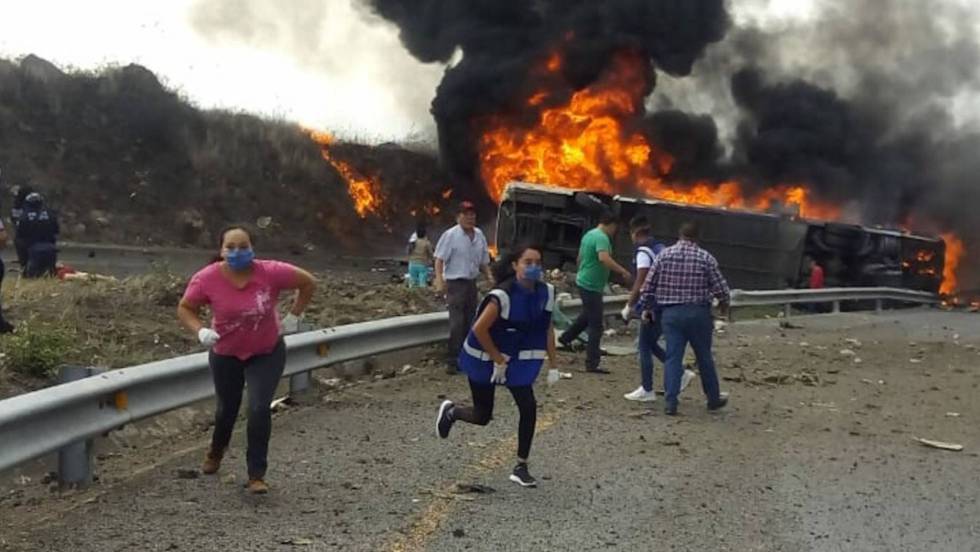 Veracruz Fallecen Al Menos 21 Personas En Un Accidente De Transito En Mexico Internacional El Pais