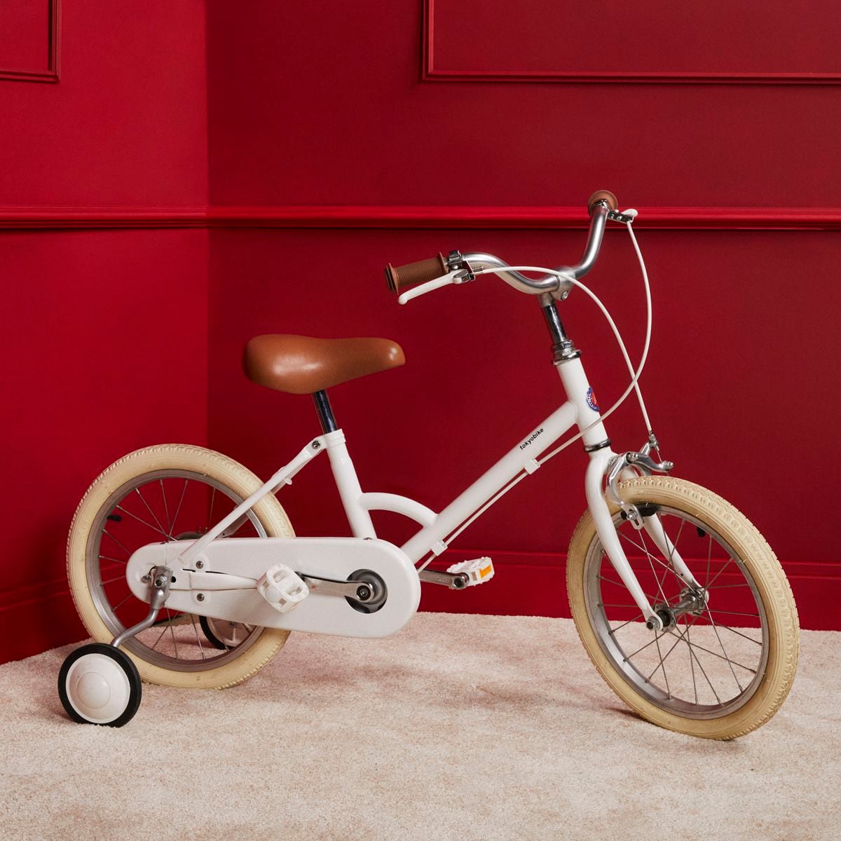 Bicicleta con silla de cuero de Banwood en Circo Kids