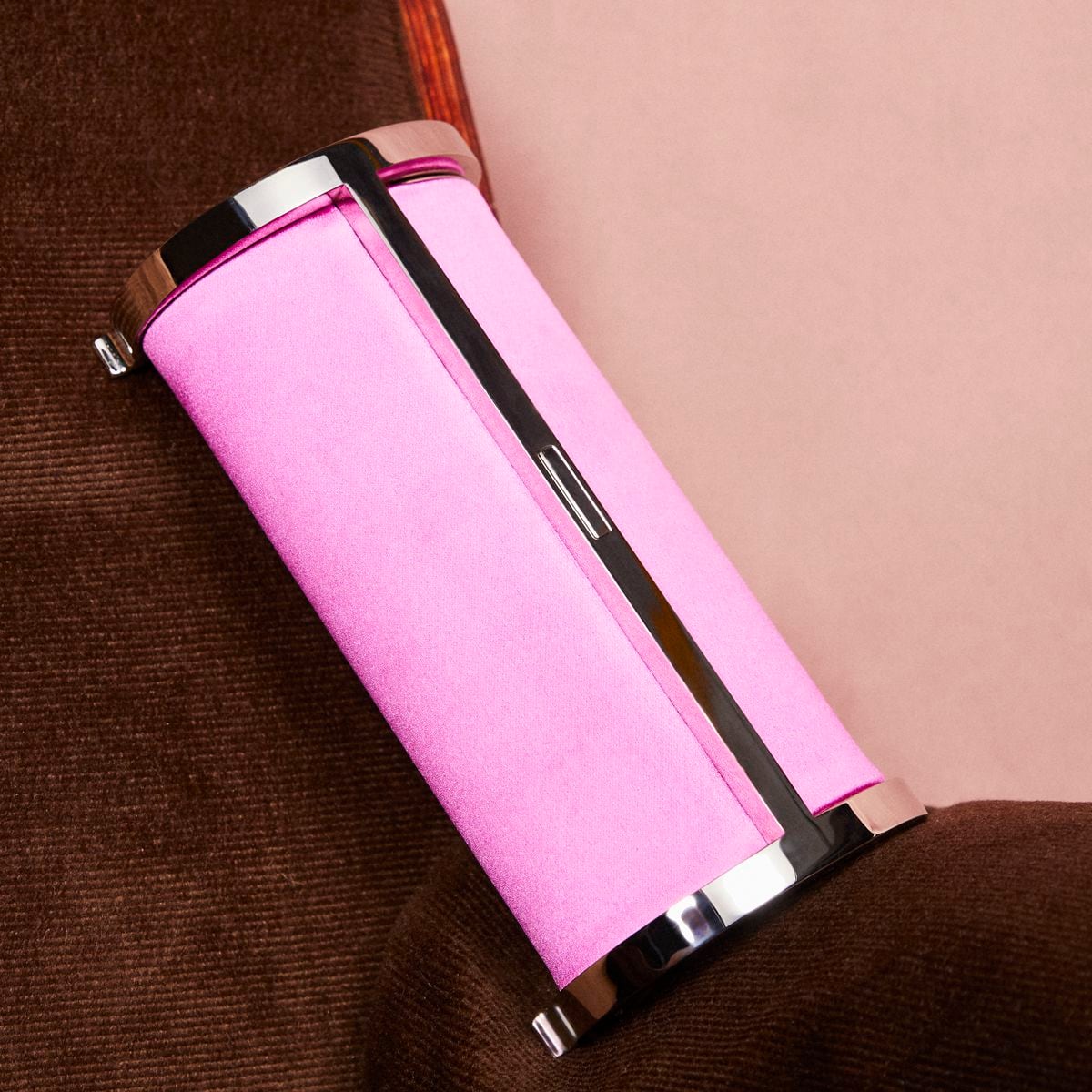 Bolso tipo clutch en color rosa de CH Carolina Herrera