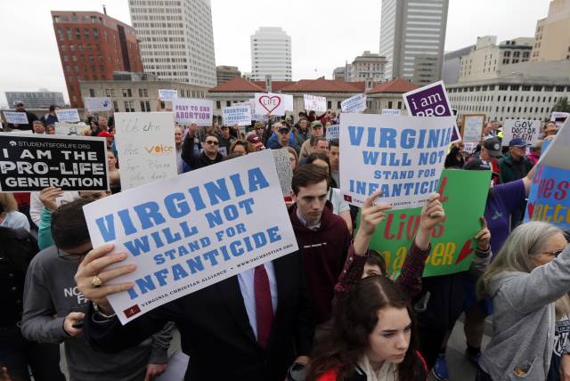 Trump avanza a paso firme en su ofensiva contra el aborto